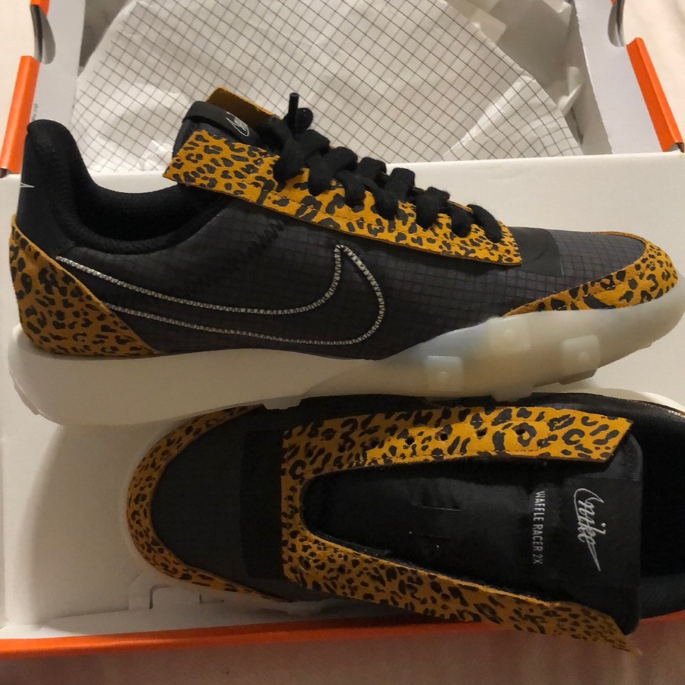 Nike waffle racer 2x brand new.